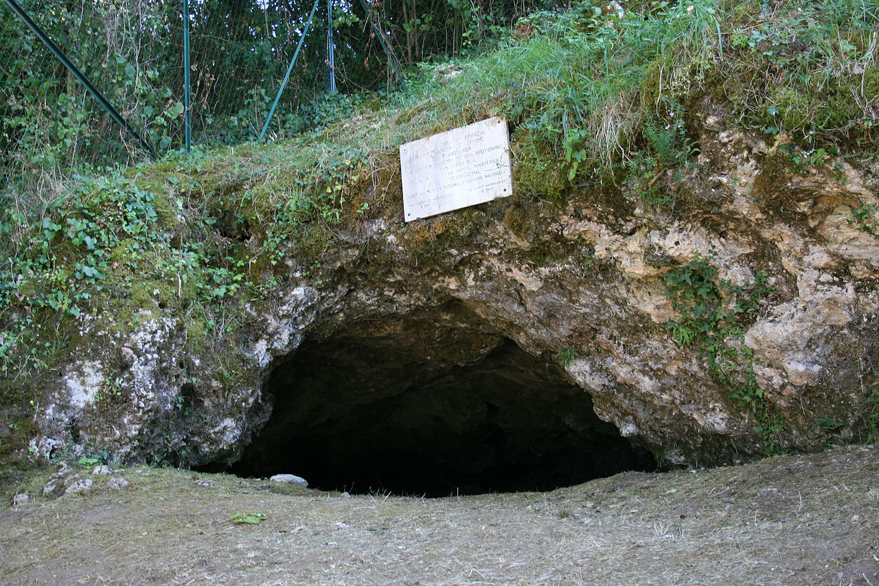 Bouffia_Bonneva Ла-Буффия-Бонневаль место открытия неандертальских захоронений в Ла-Шапель-о-Сент